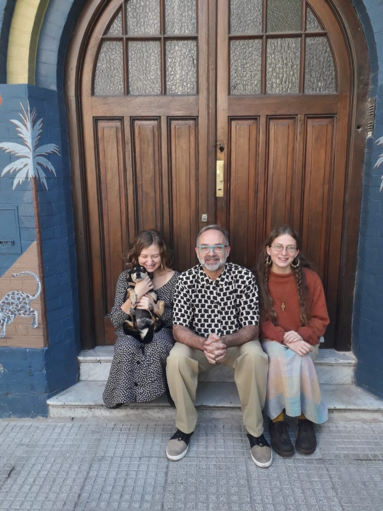 Un café con Milagros, Carmela y Fernando de la librería Notapuan en Argentina