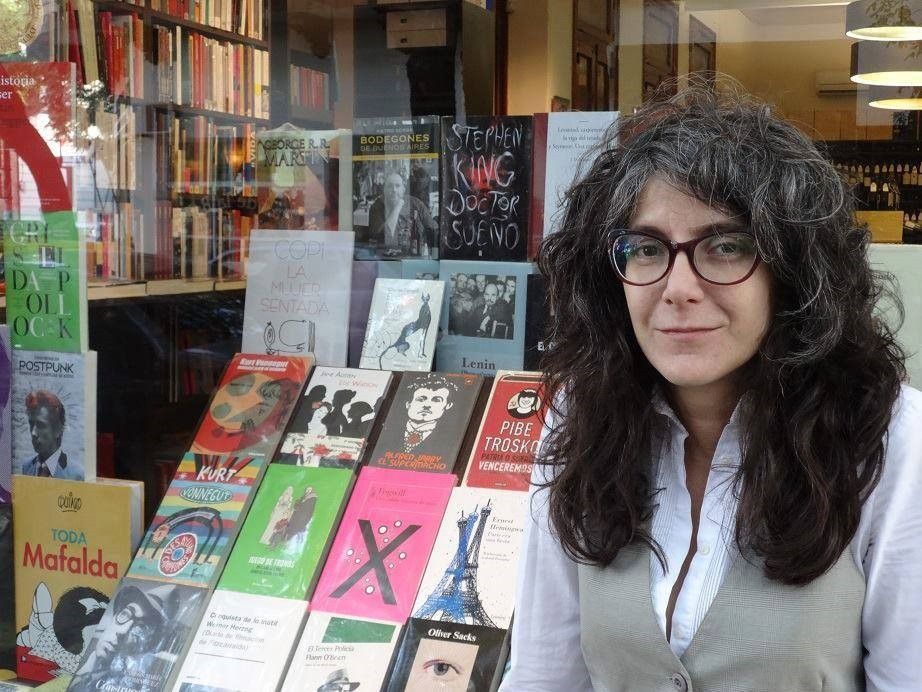 Un café con Daniela, de Alamut Libros en Buenos Aires